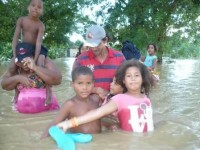 Barlovento flood kids wading to Centro Madre