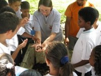 Worms demonstration by Didi Ananda Sadhana at Centro Madre, Barlovento